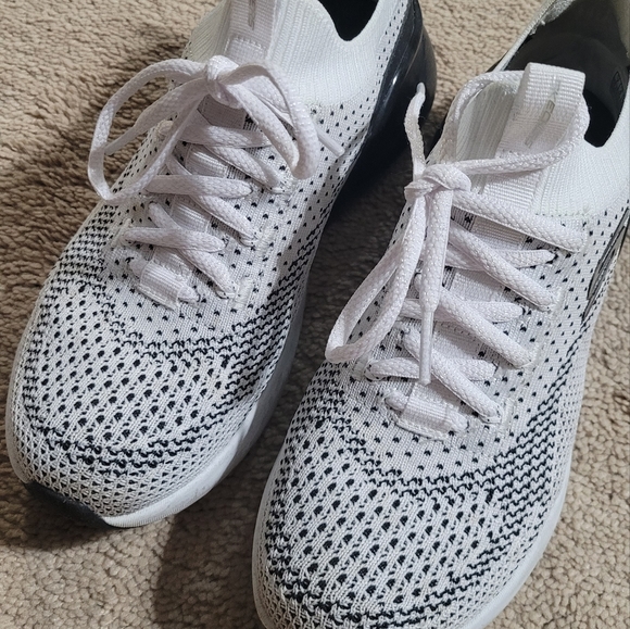 Skechers White Shoes - Picture 4 of 4